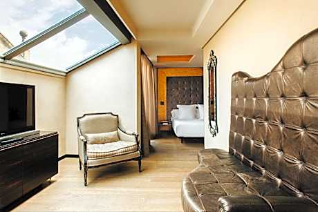 Jewel Suite Double with terrace and city view