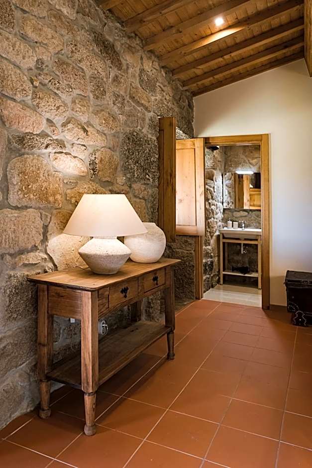 Quinta da Portela - Casa Visconde Arneiros - by RowdHouses