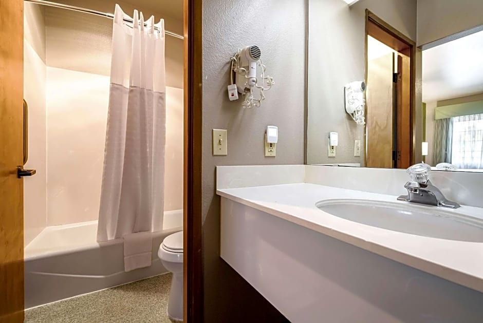 Quality Inn & Suites Bainbridge Island