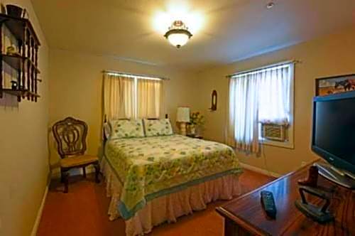 Pine Tree Inn