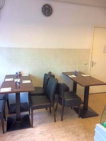 Basic Triple Room with Shared Bathroom