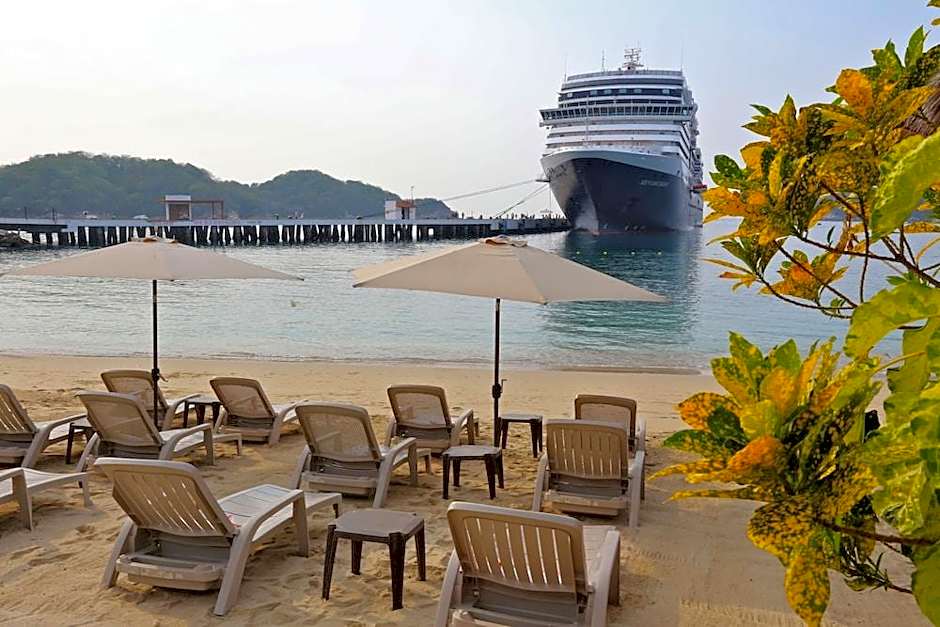 Binniguenda Huatulco & Beach Club