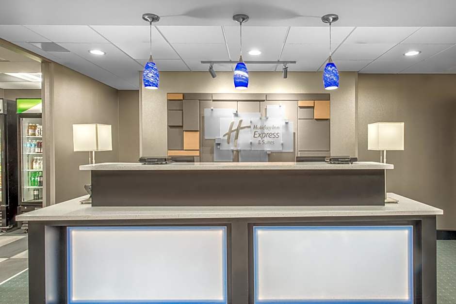 Holiday Inn Express & Suites Shawnee-Kansas City West By IHG