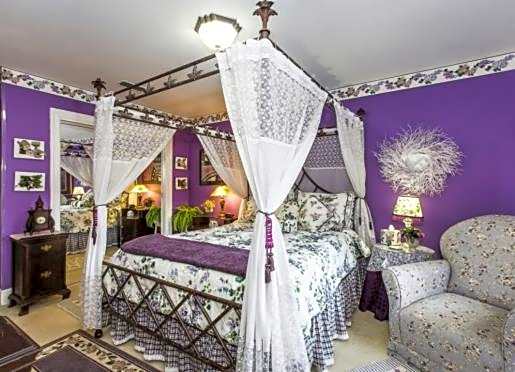 Matthews Manor Bed & Breakfast