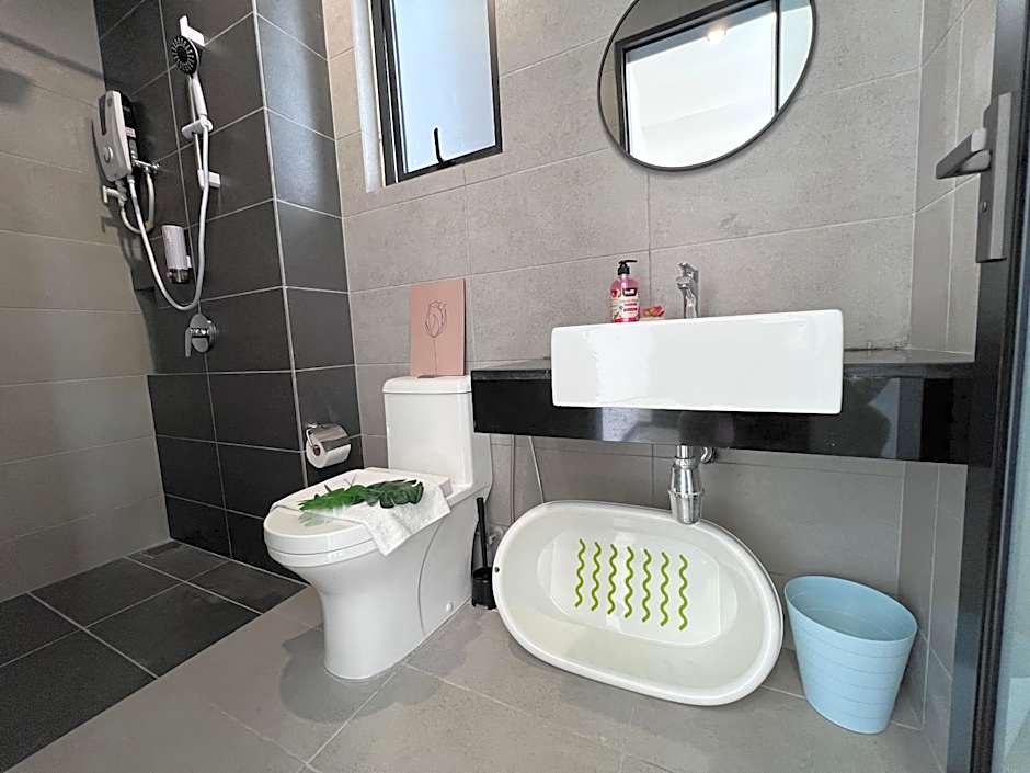 Georgetown Urban Family & Baby-Friendly Home with Skypool Seaview