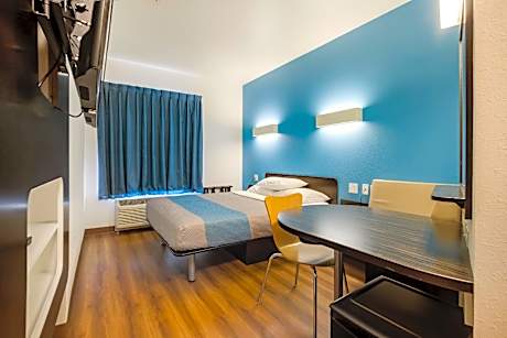 1 Queen Bed | Suite, Non-Smoking, Kitchen
