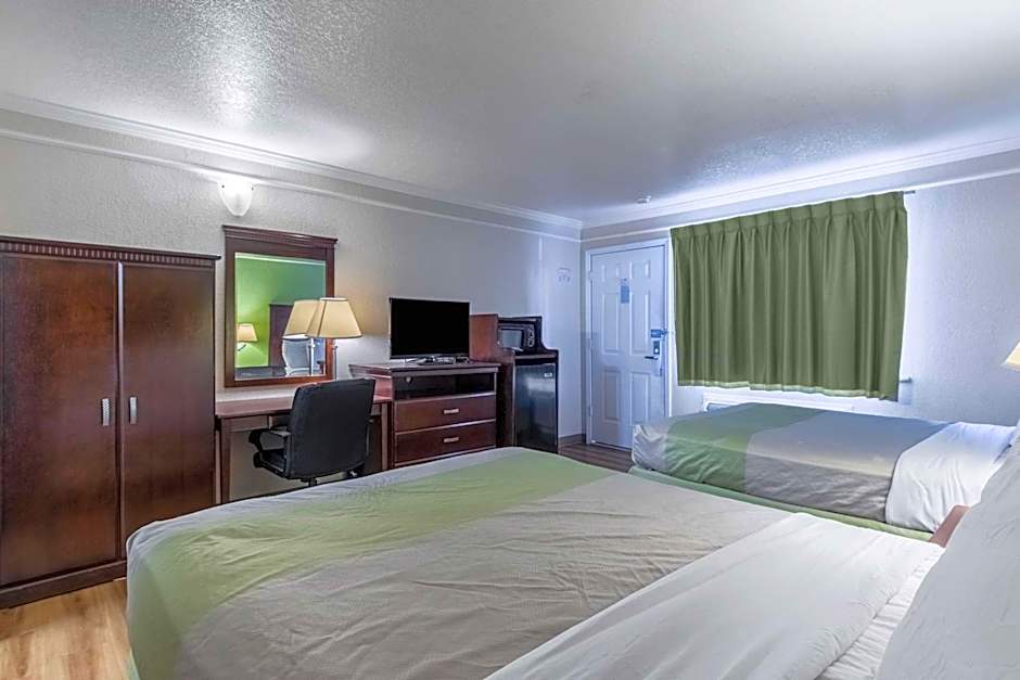 Motel 6 Kingsburg
