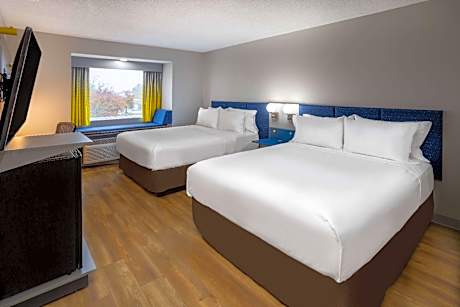 Queen Room with Two Queen Beds - Non-Smoking