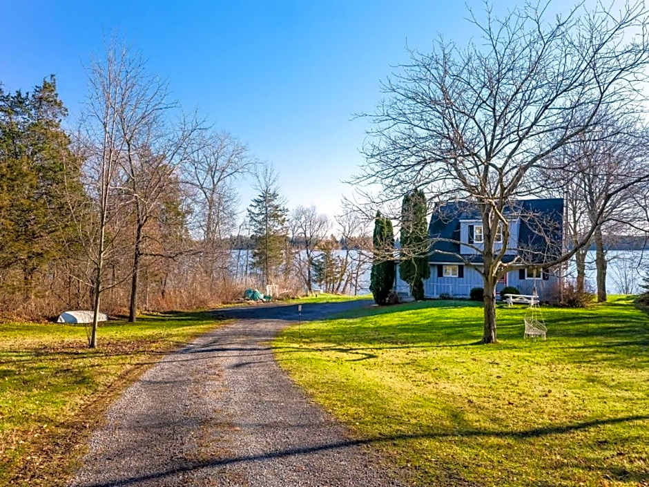 Cozy family waterfront retreat recently renovated