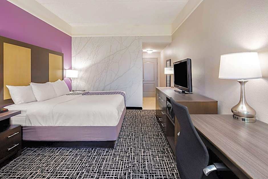 La Quinta Inn & Suites by Wyndham Mission At West Mcallen