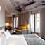 Le Grand Balcon Hotel