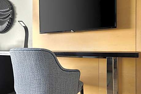 Club Room, 1 King Bed with Sofa bed (Skyline View, Top floor) (1 King Bed and 1 Double Sofa Bed)