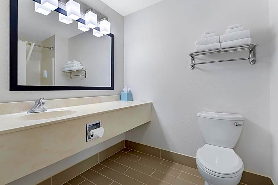 MainStay Suites Madison Airport