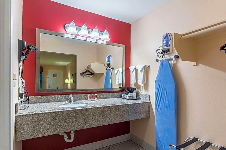 Quality Inn & Suites Bridge City/Orange