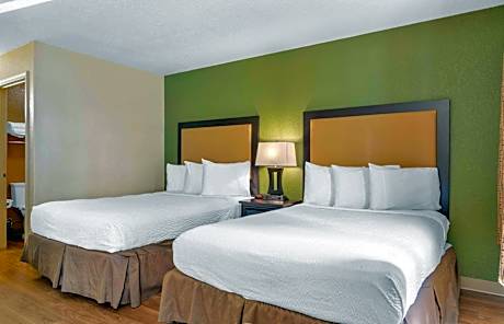 Deluxe Studio with 2 Double Beds - Non-Smoking