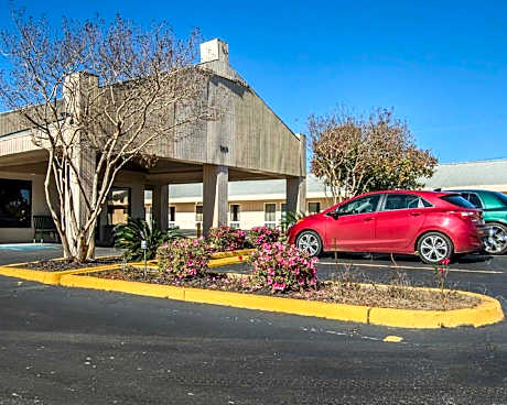 Rodeway Inn & Suites