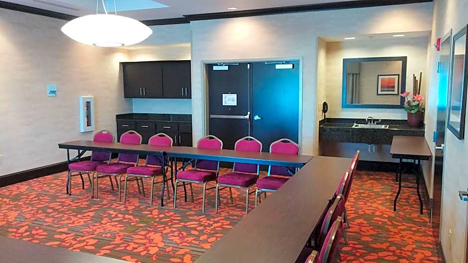 Holiday Inn Express Augusta North By IHG