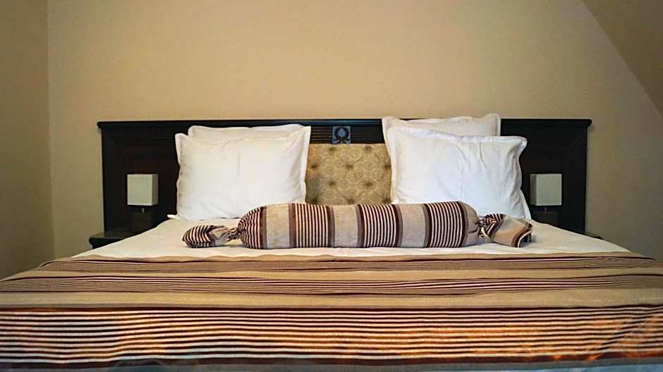 Complex La Tunuri - Vila Economat