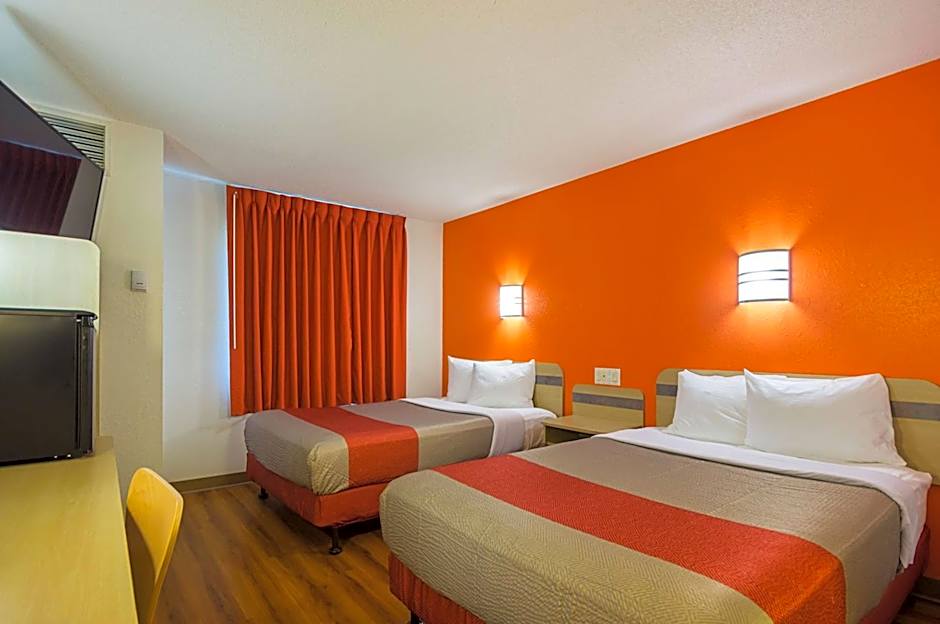 Motel 6-Whitby, ON - Toronto East