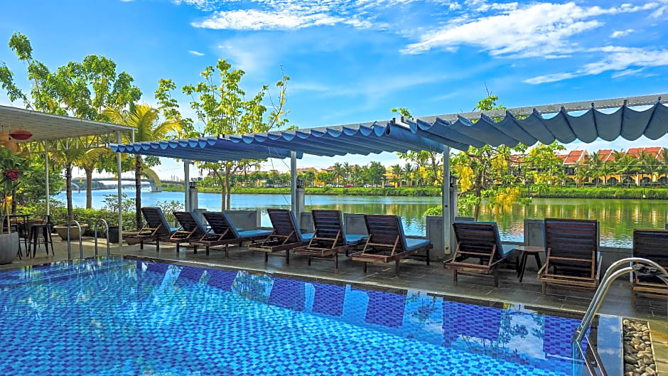 Riverside White House Hotel