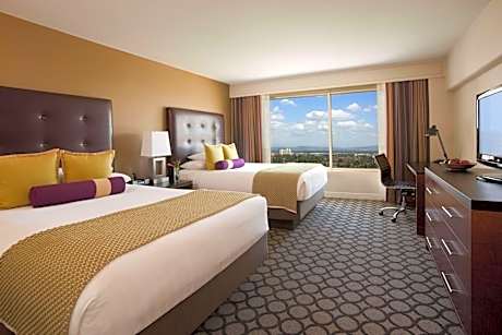 One-Bedroom Queen Suite