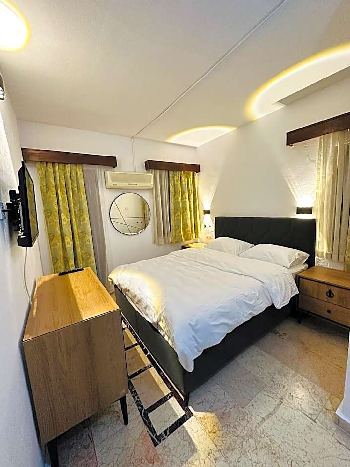JEST OTEL