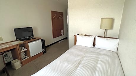 No Smoking Semi-Double Room