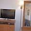 Value Inn - Livonia