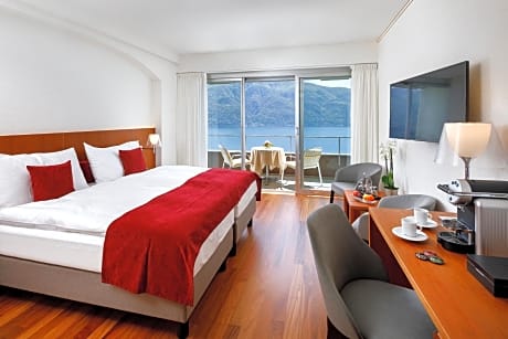 Modern Panorama Double Room with Balcony and Lake View