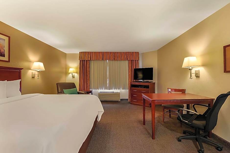 MainStay Suites Fitchburg - Madison