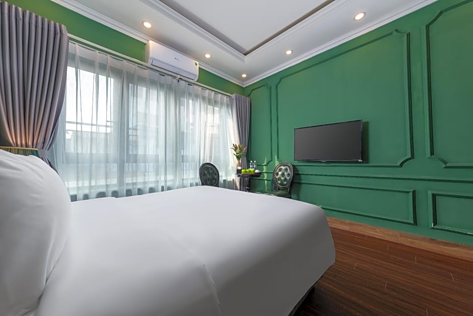 Madelise Adora Hotel and Travel