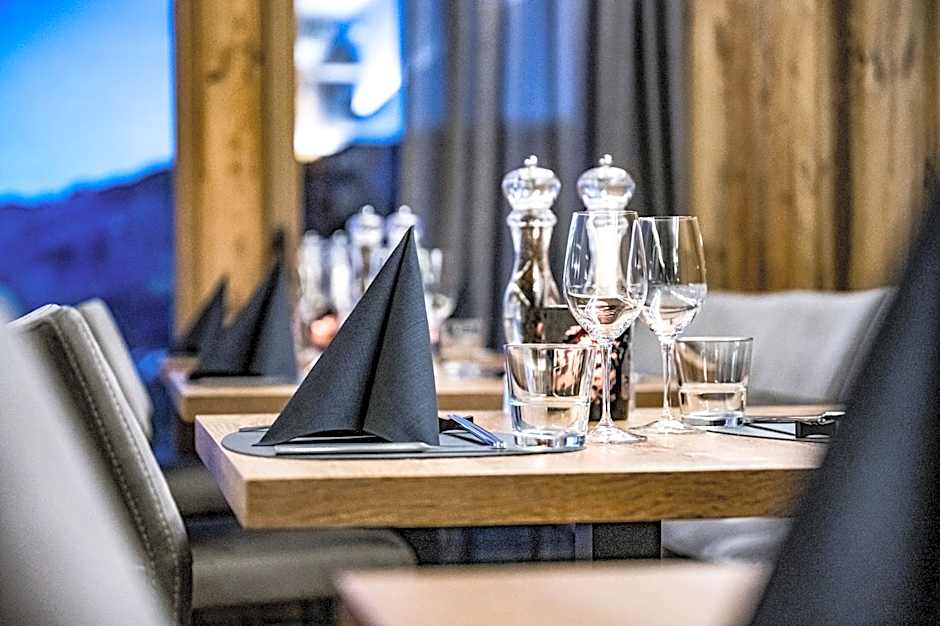 ALMMONTE SENSUM SUITES - Funky Living Hotel