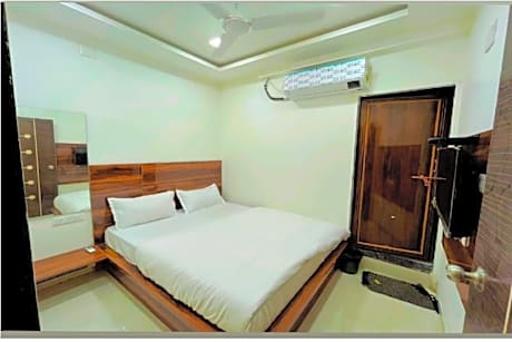 Deluxe Air Conditioning Room