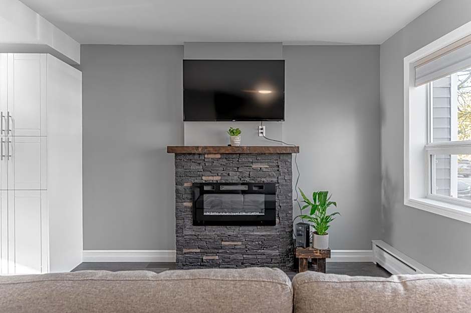 Modern Downtown 3BR 2B Home