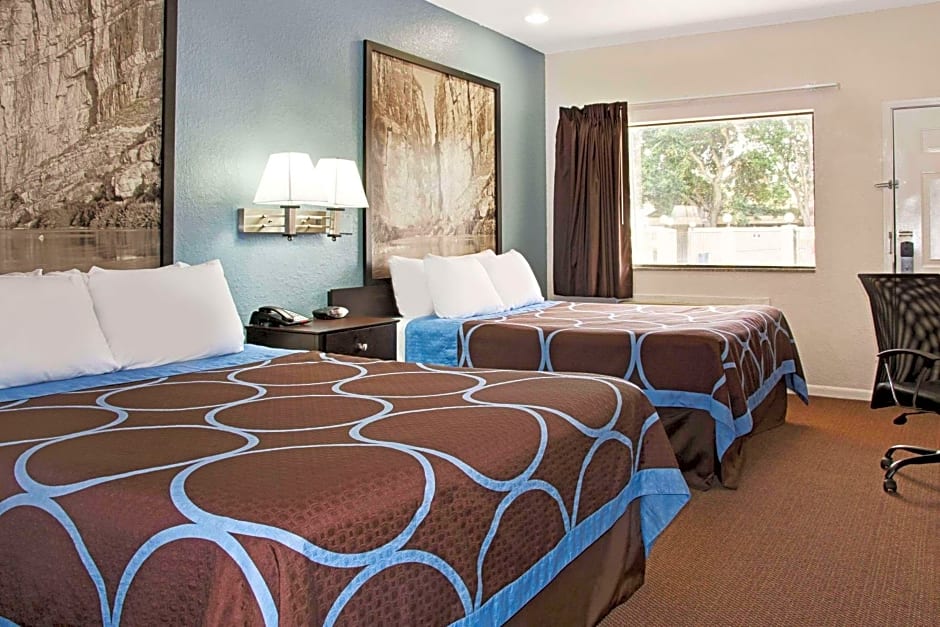 Super 8 by Wyndham Houston/Brookhollow NW