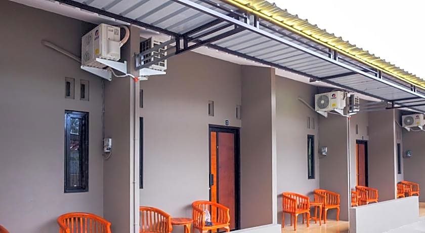 RedDoorz Syariah near Exit Tol Pemalang Comal 2