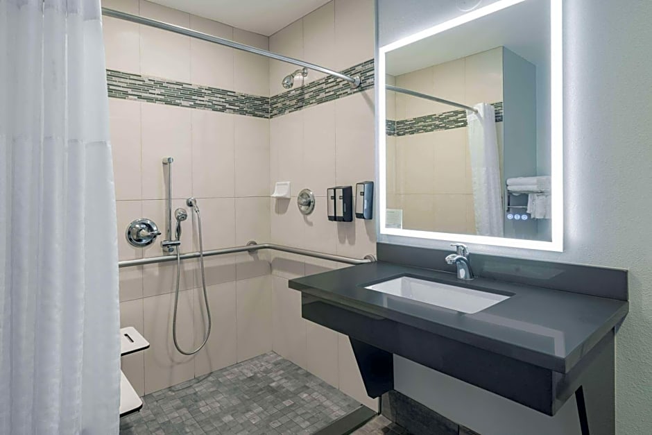 Aura Inn Monterey