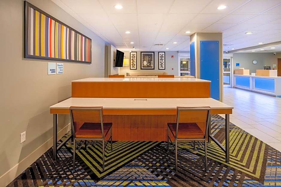 Holiday Inn Express Hotel & Suites Salisbury - Delmar By IHG