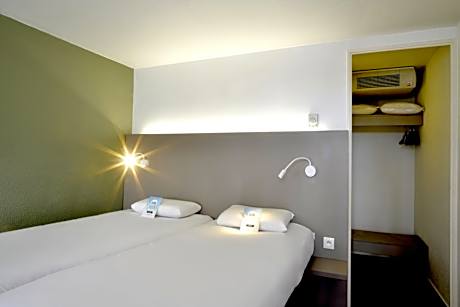 Standard - 2 Single Beds