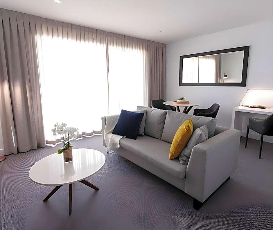 Oaks Glenelg Plaza Pier Suites