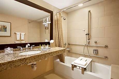 King Room with Accesible Bath Tub - Non-Smoking