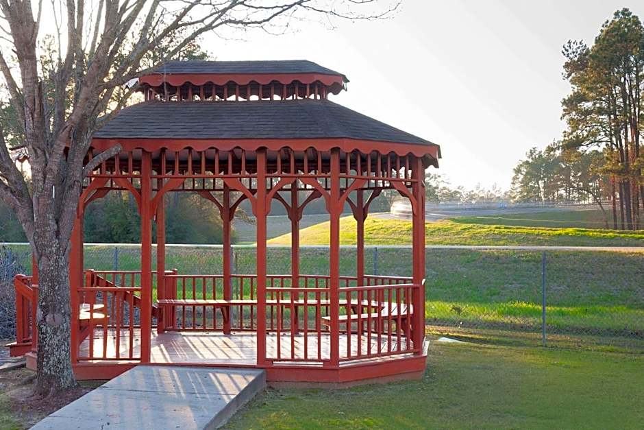 Super 8 by Wyndham Hammond