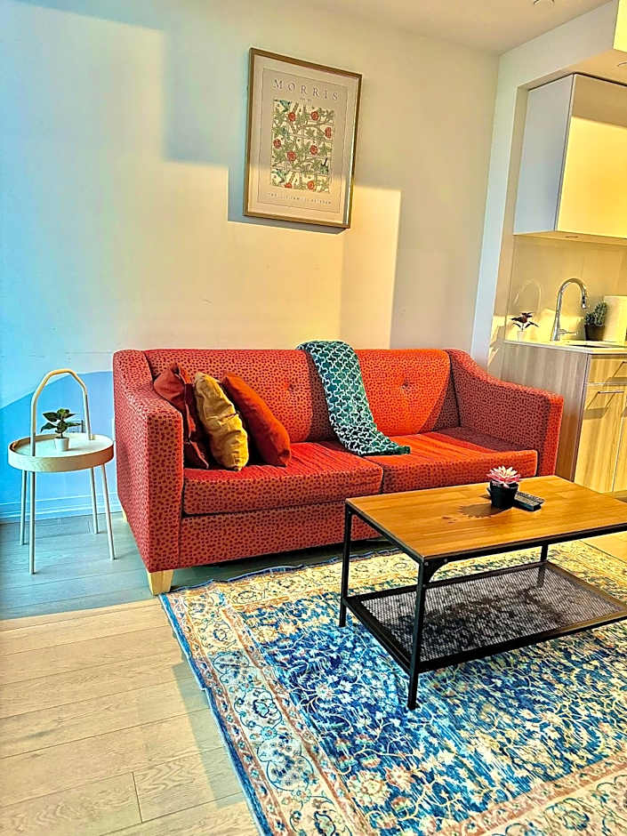 Cozy 2 Bedroom by Eaton Centre Mall