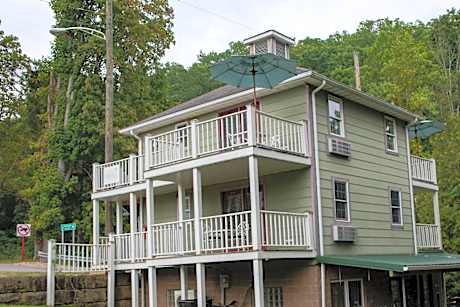 Elk River Hotel & Cafe