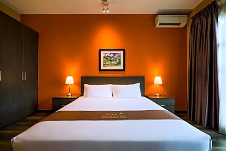 Deluxe King Suite
