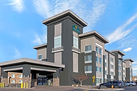La Quinta Inn & Suites by Wyndham Denver Gateway Park