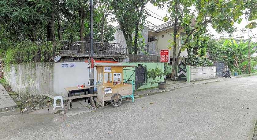 RedDoorz near RS Sari Asih Ciledug