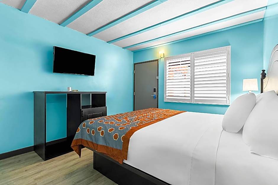 Rodeway Inn & Suites North Hollywood Burbank Airport - Universal Area