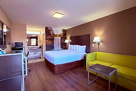 Clarion Pointe Athens I-65