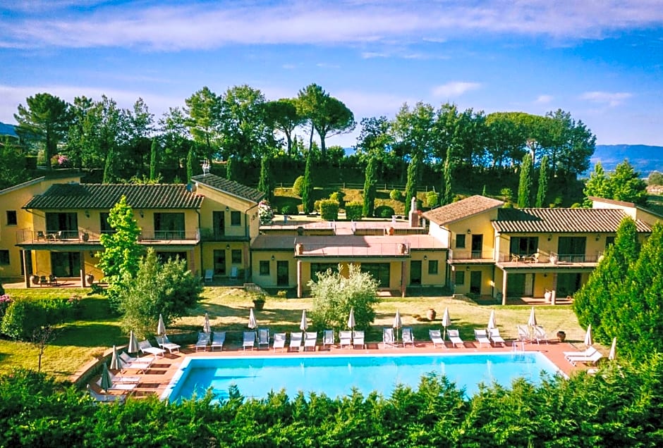 Hotel with swimming pool surrounded by greenery in San Donato Fronzano, rooms with air conditioning and breakfast included